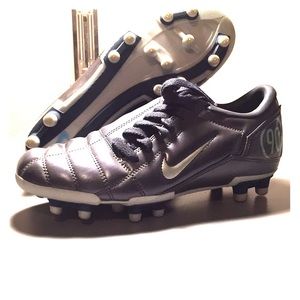 Nike Women’s Total 90 III FG Soccer Cleats